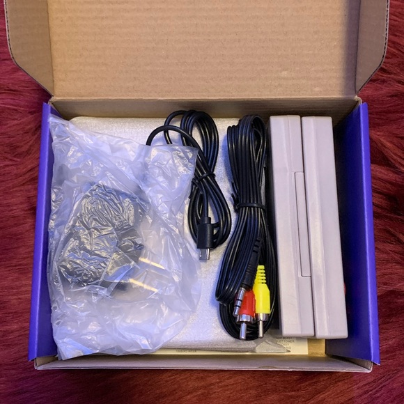 New - Wireless Classic Retro Handheld Game Console with 620 Built-in Games - Picture 3 of 15